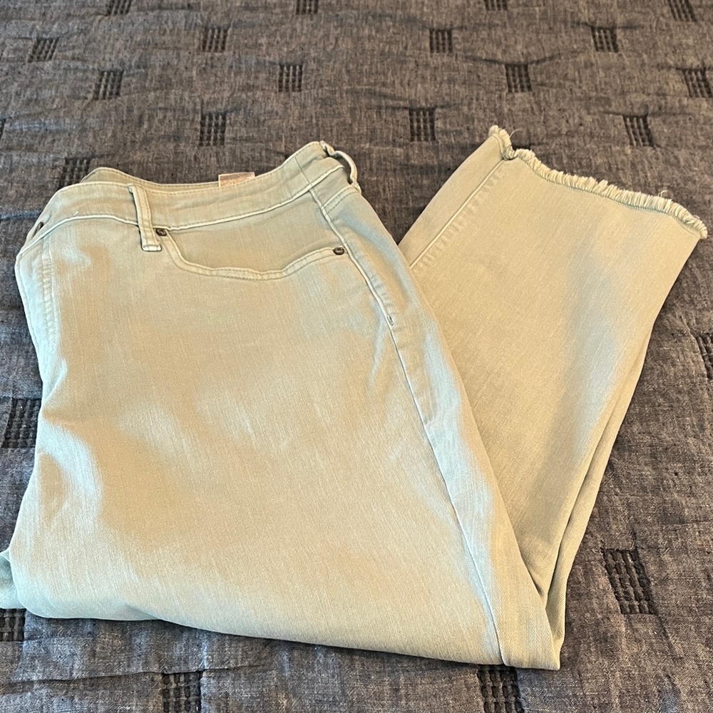 Chico's Soft Iced Sage So Slimming Girlfriend Cropped Jeans